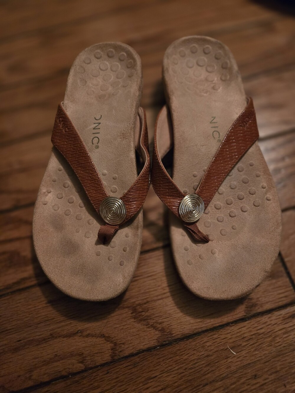 Vionic Hilda Thong Tan Sandal. Women's Size 8